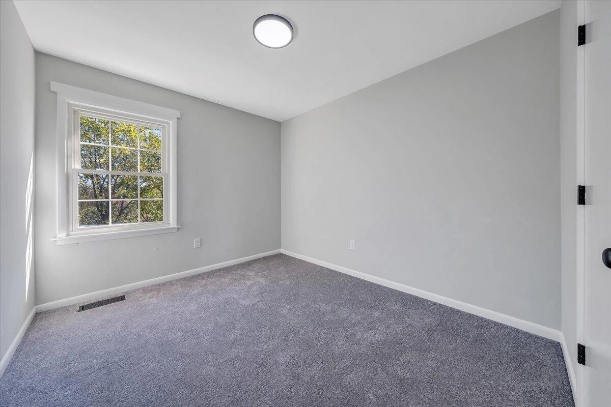 111 Southampton DR - Photo 20
