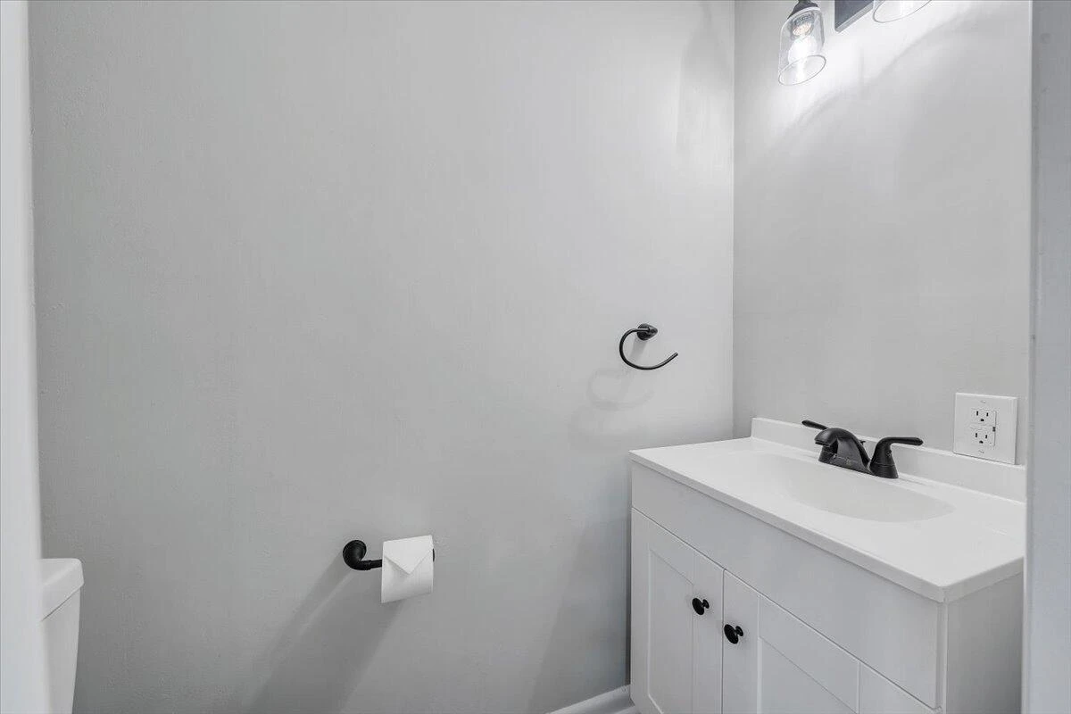 111 Southampton DR - Photo 21