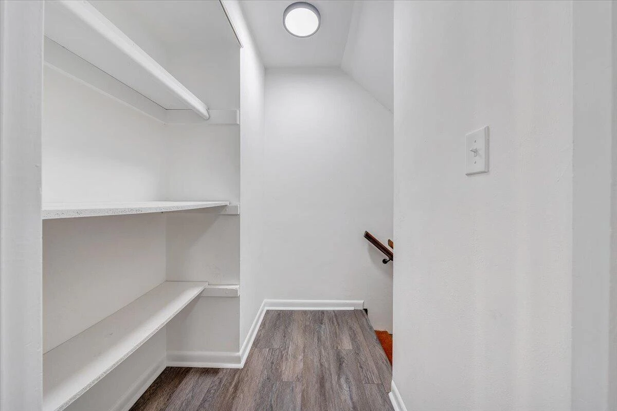 111 Southampton DR - Photo 22