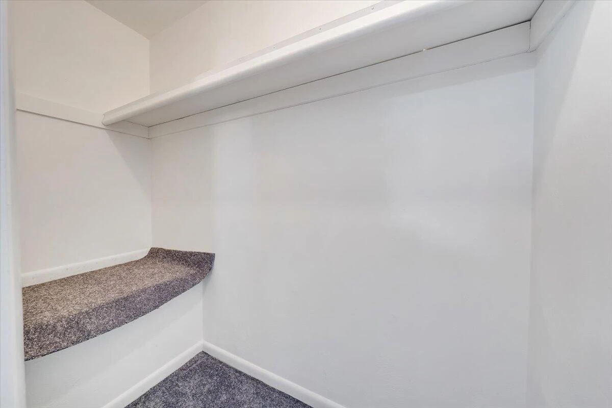 111 Southampton DR - Photo 23