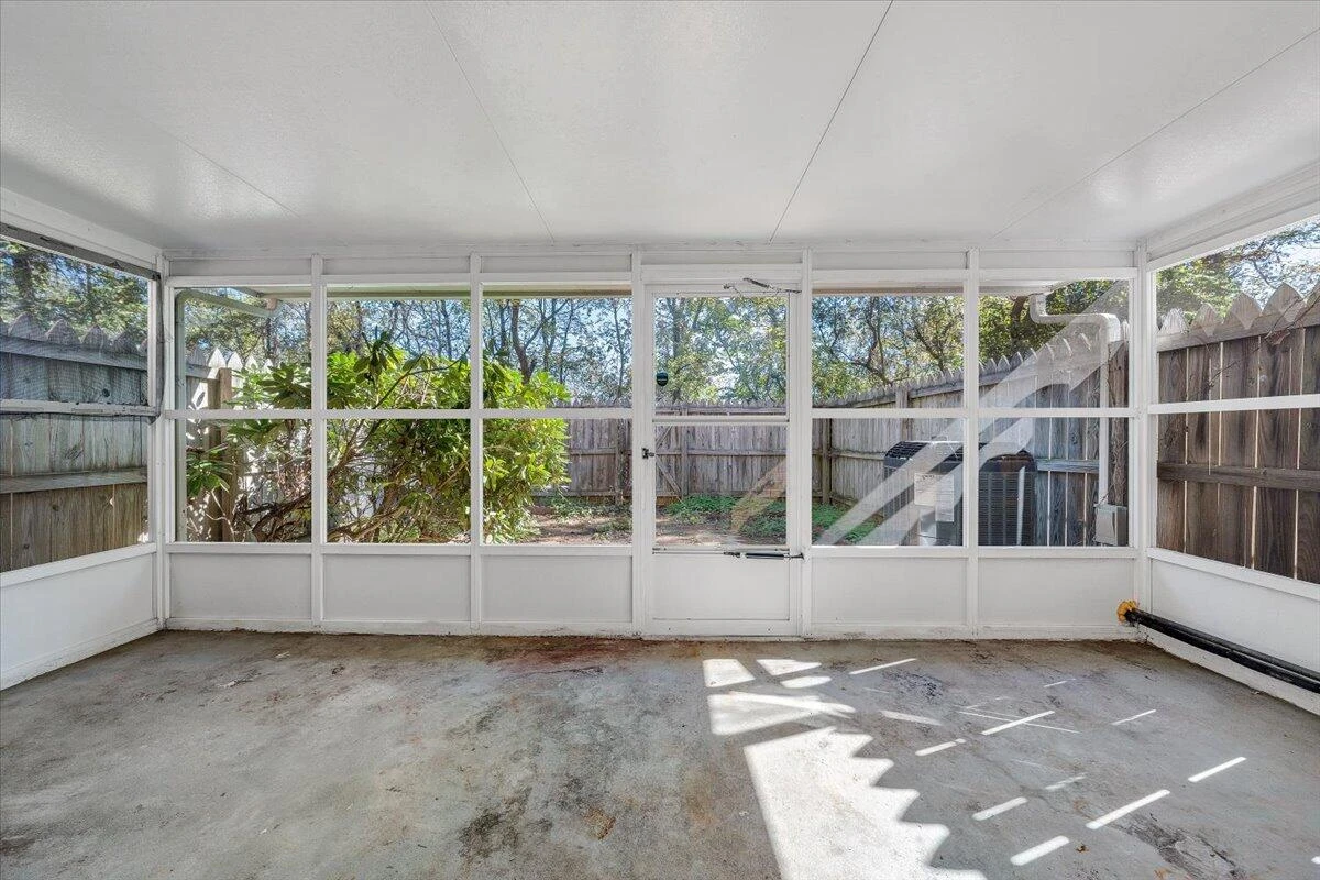 111 Southampton DR - Photo 26