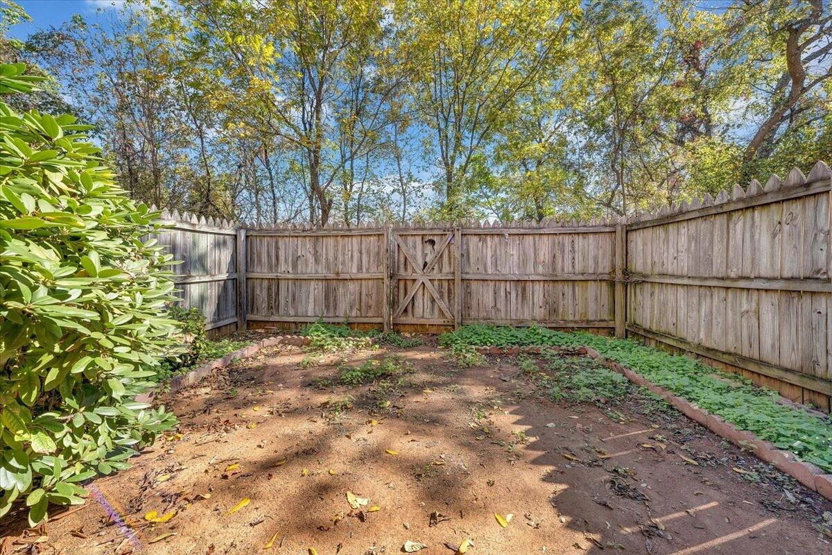111 Southampton DR - Photo 27