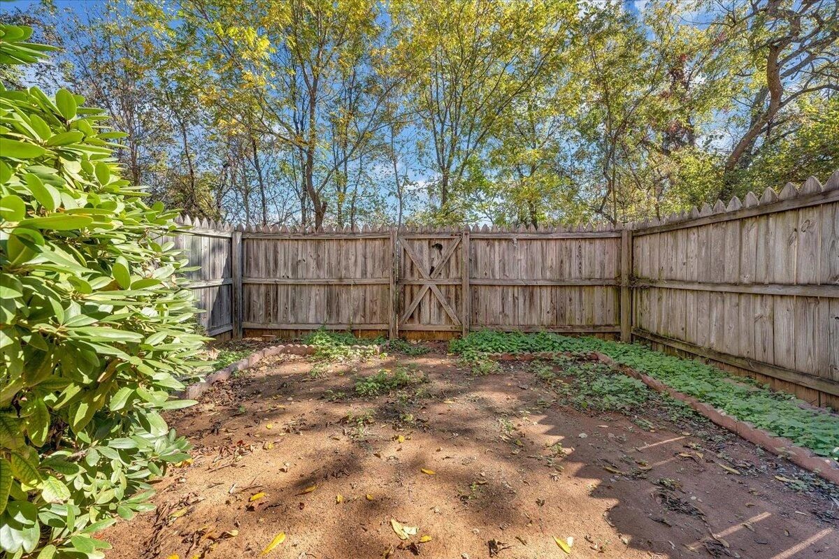 111 Southampton DR - Photo 28