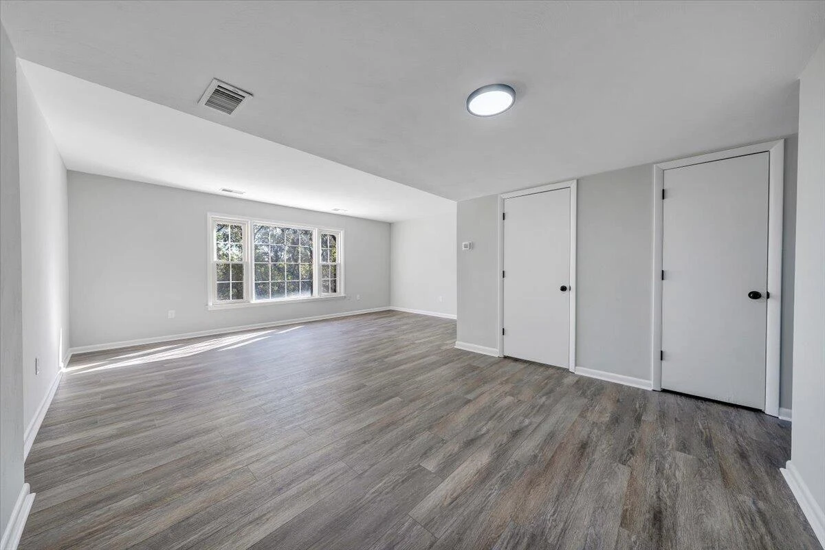 111 Southampton DR - Photo 3