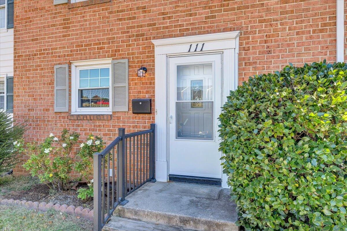 111 Southampton DR - Photo 32