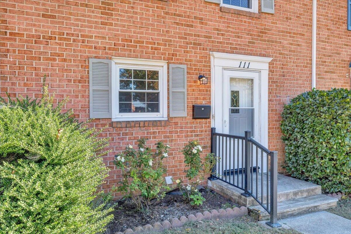 111 Southampton DR - Photo 33