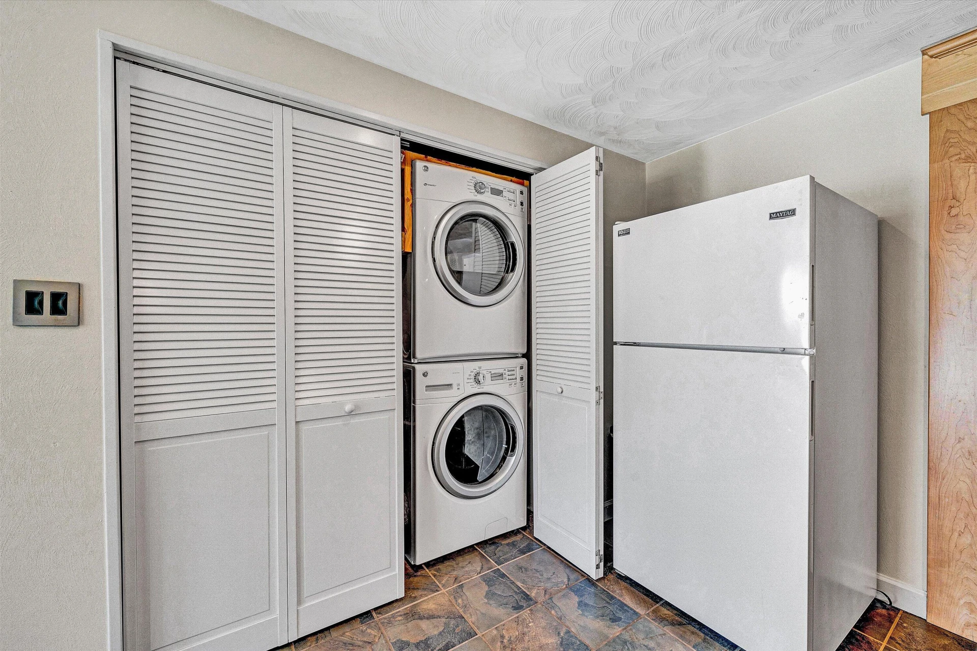 1445 GRATTON ST - Photo 10