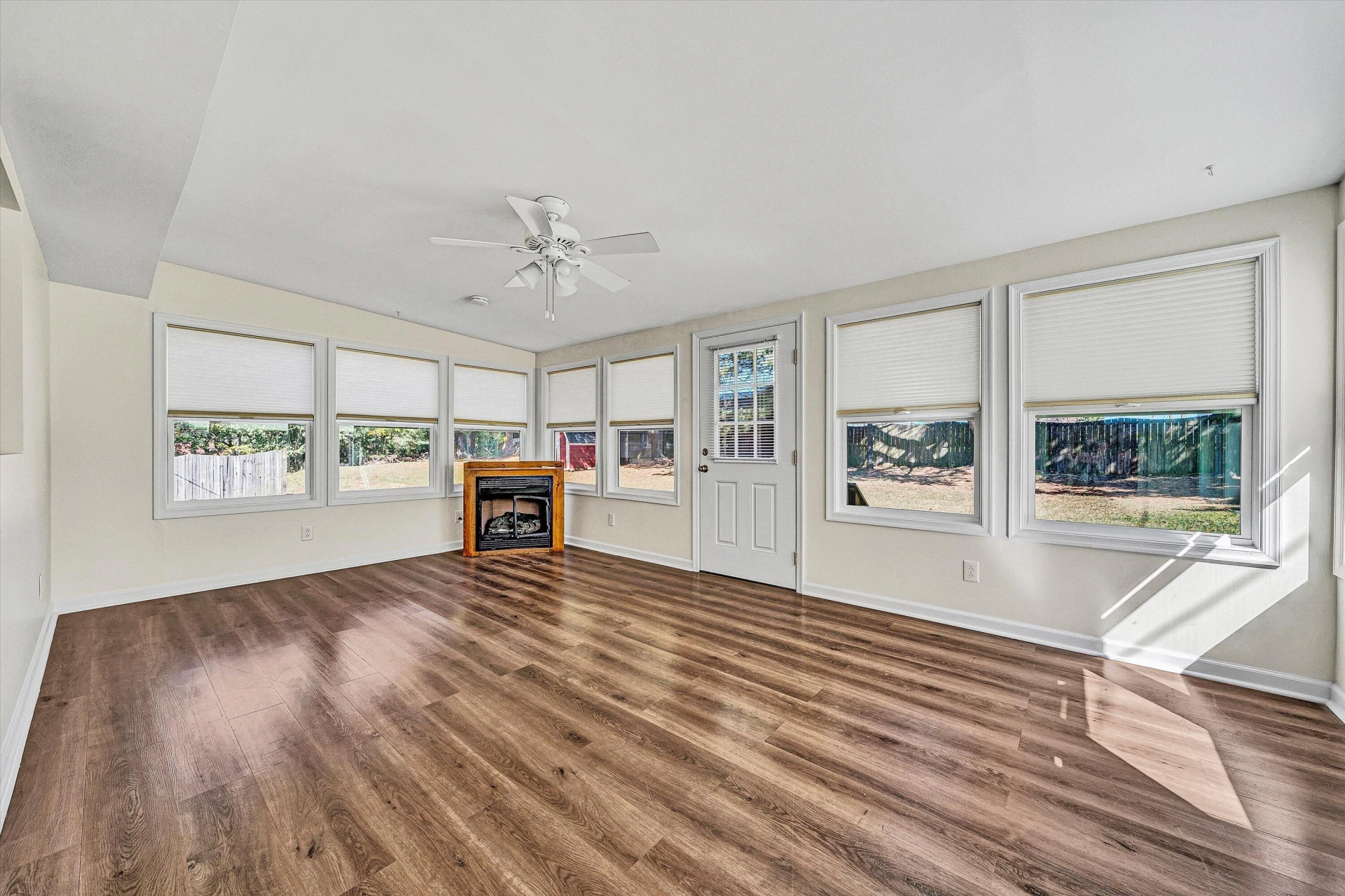 1445 GRATTON ST - Photo 11
