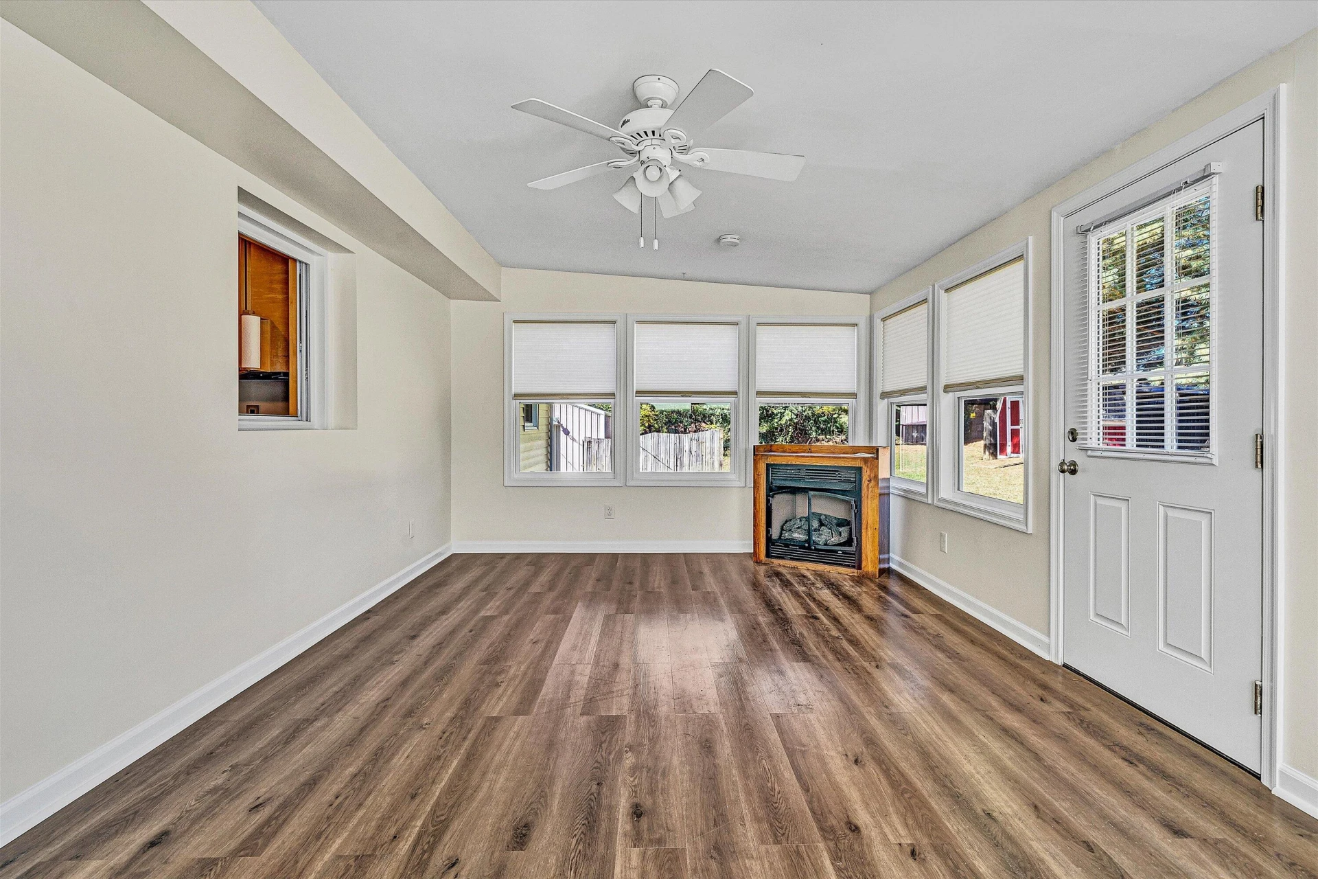 1445 GRATTON ST - Photo 12