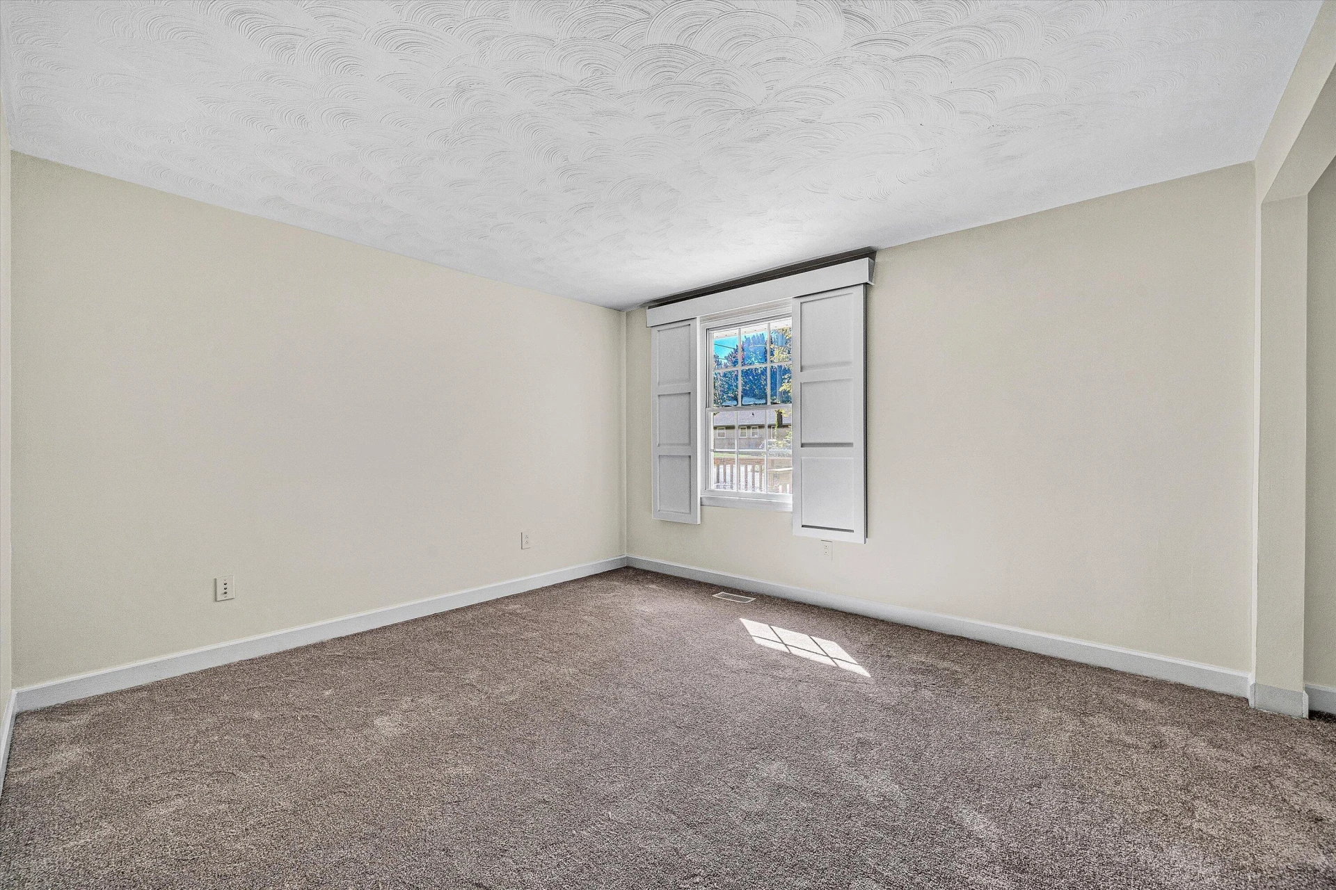 1445 GRATTON ST - Photo 14