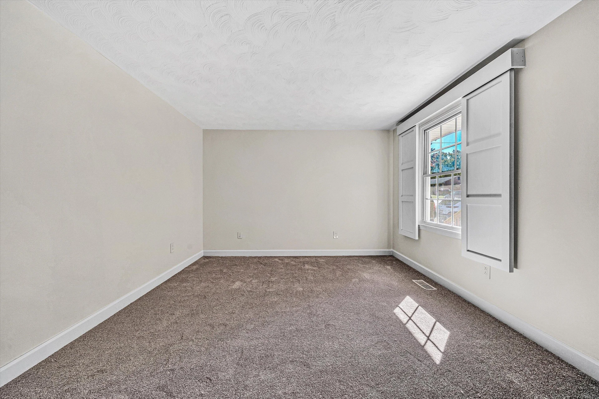 1445 GRATTON ST - Photo 16