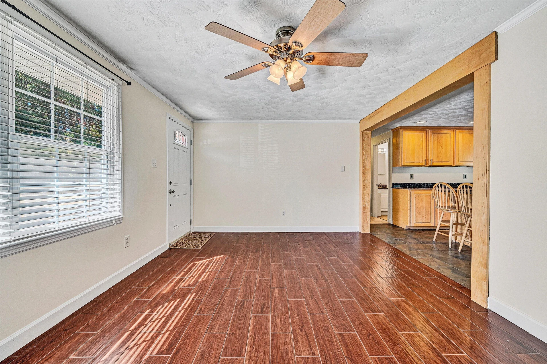 1445 GRATTON ST - Photo 3