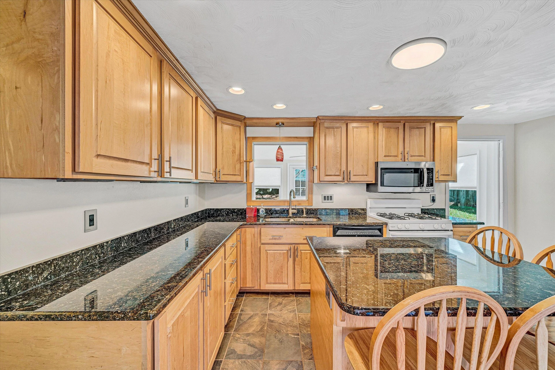 1445 GRATTON ST - Photo 6