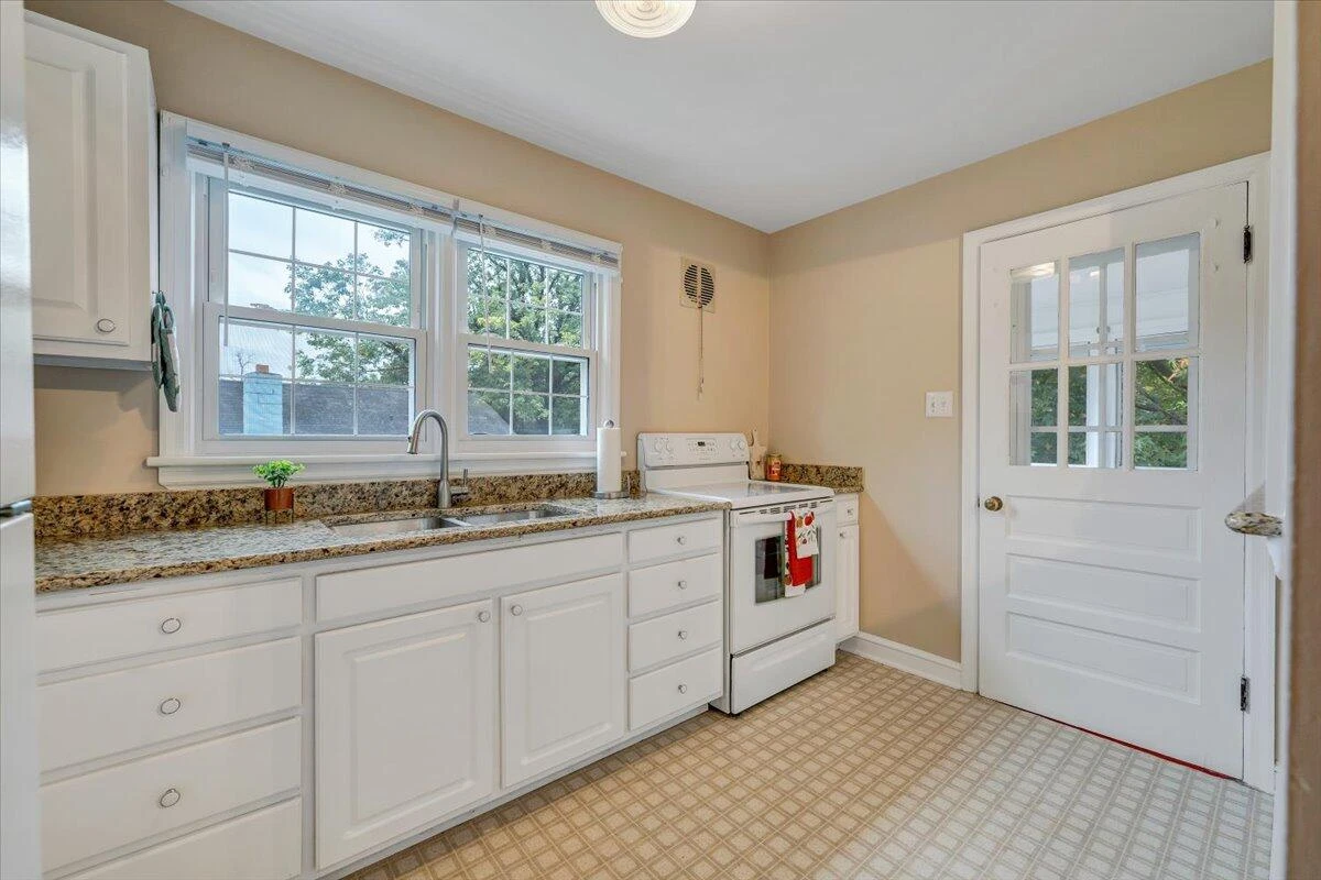 115 CRAIG AVE - Photo 18