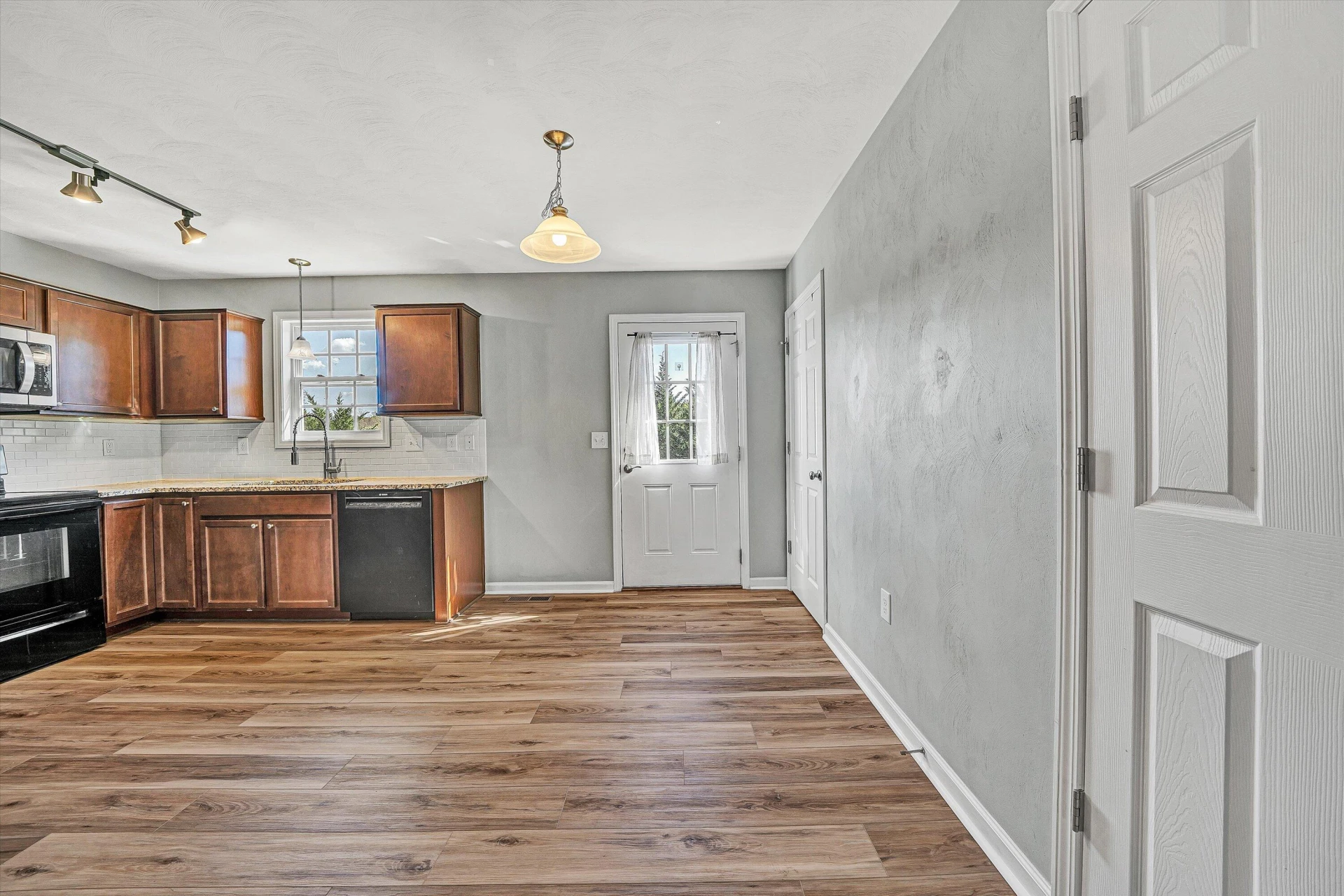 555 Old Fort RD - Photo 7