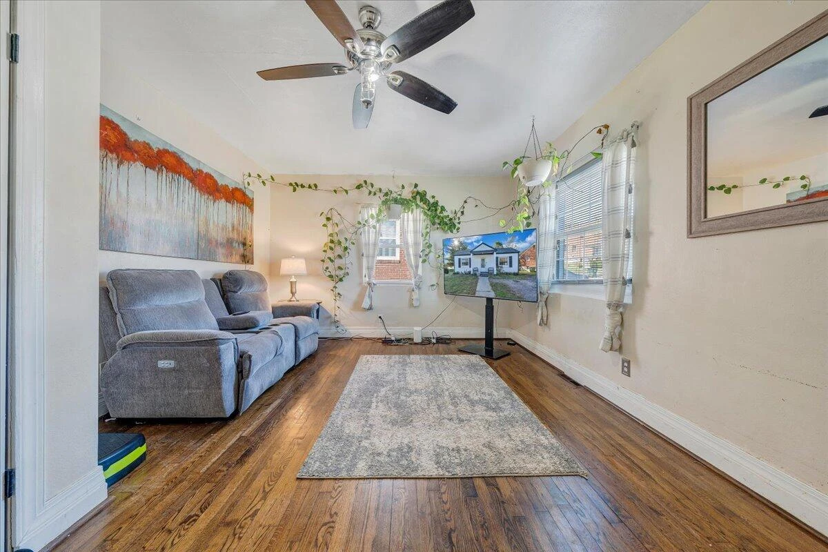 113 Bellevue AVE - Photo 3