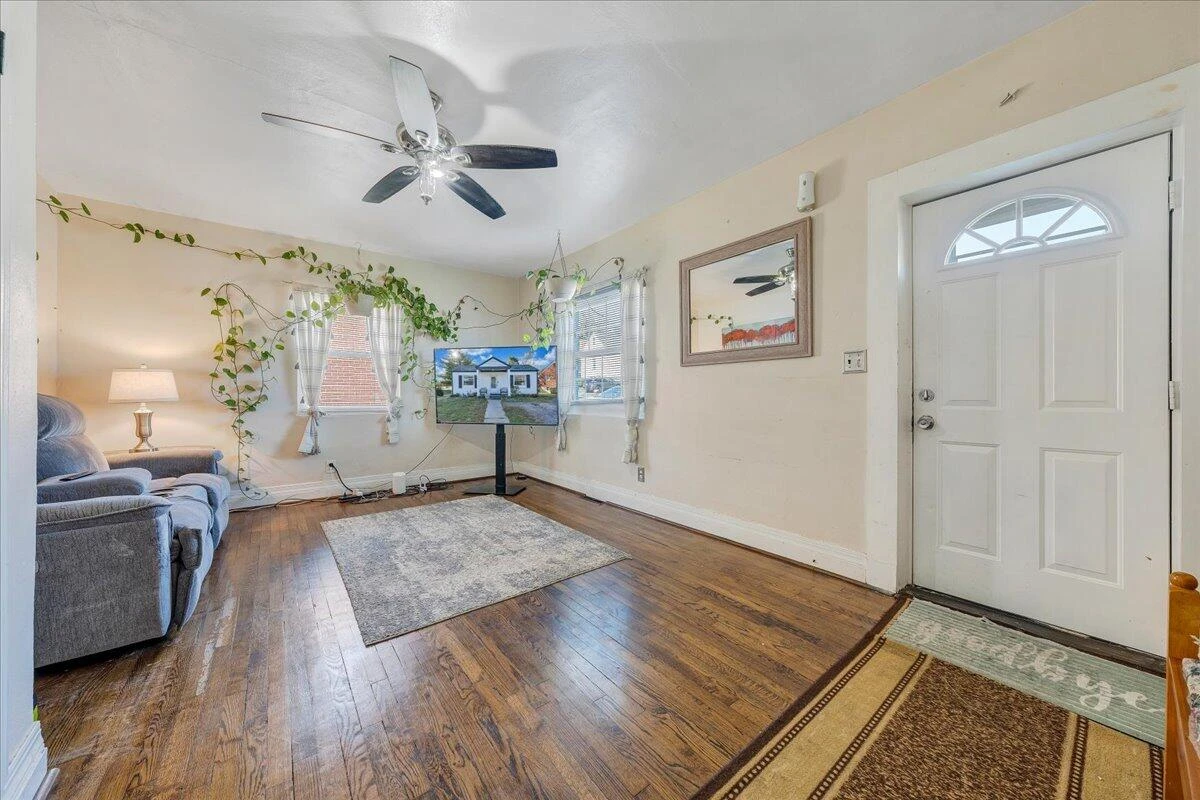 113 Bellevue AVE - Photo 4