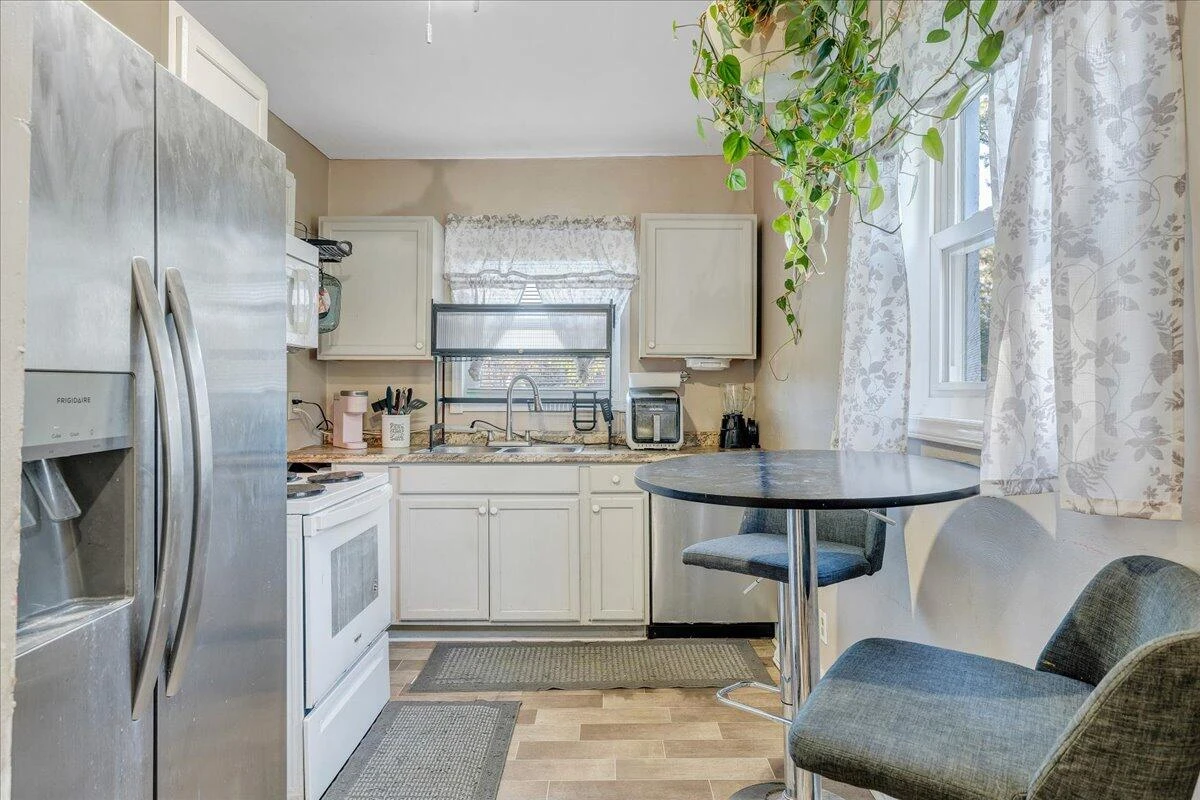 113 Bellevue AVE - Photo 5