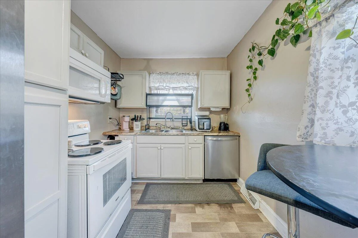 113 Bellevue AVE - Photo 6