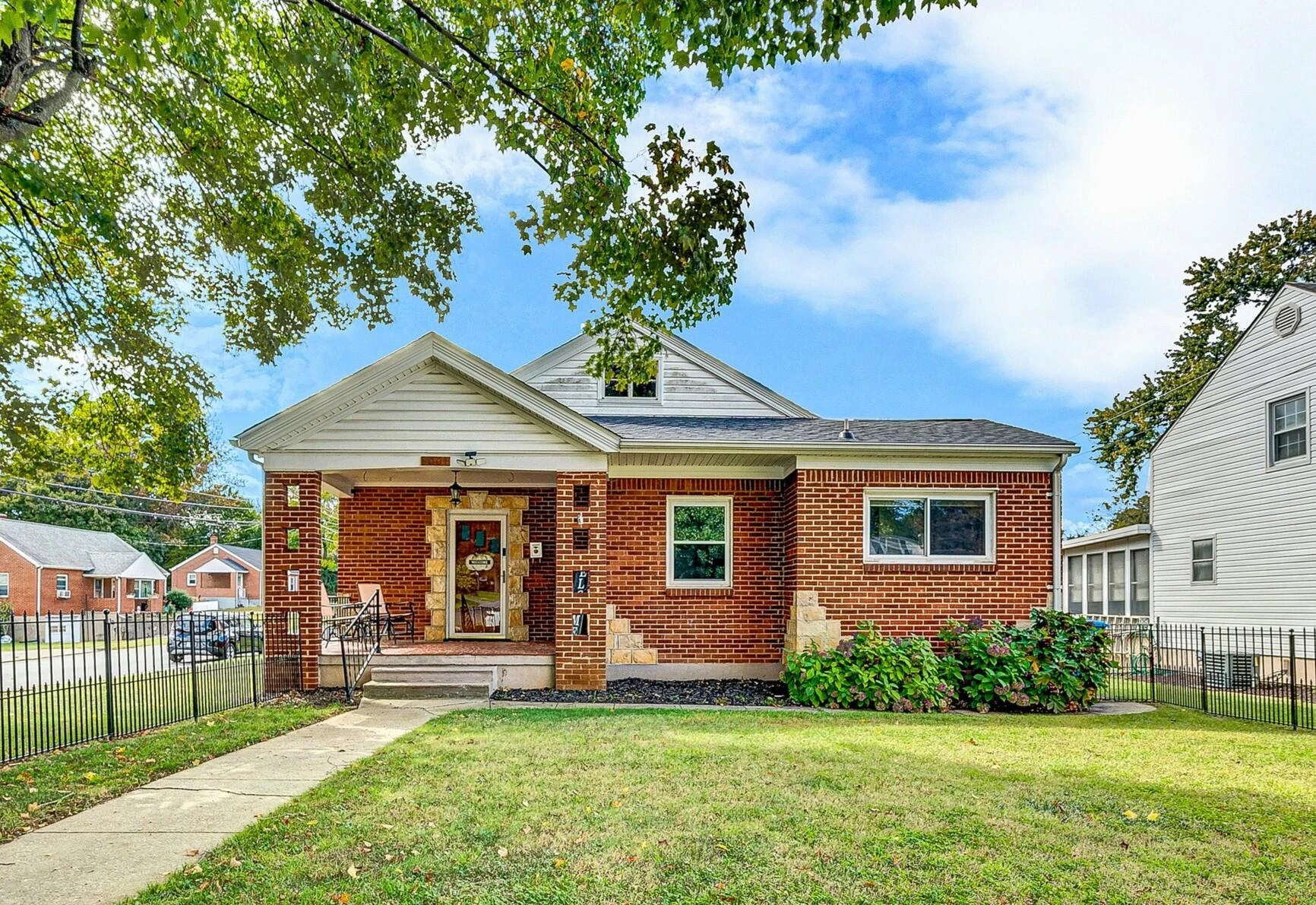 3004 Kennedy ST NE - Photo 2