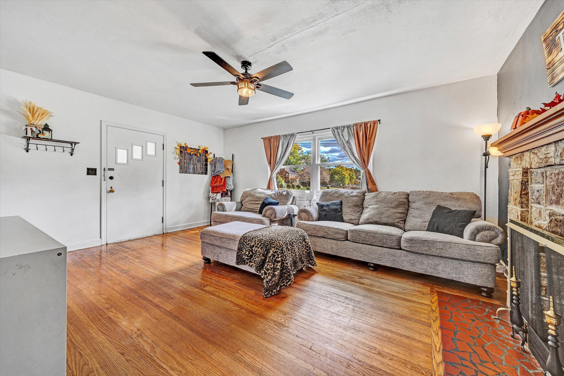 3004 Kennedy ST NE - Photo 4