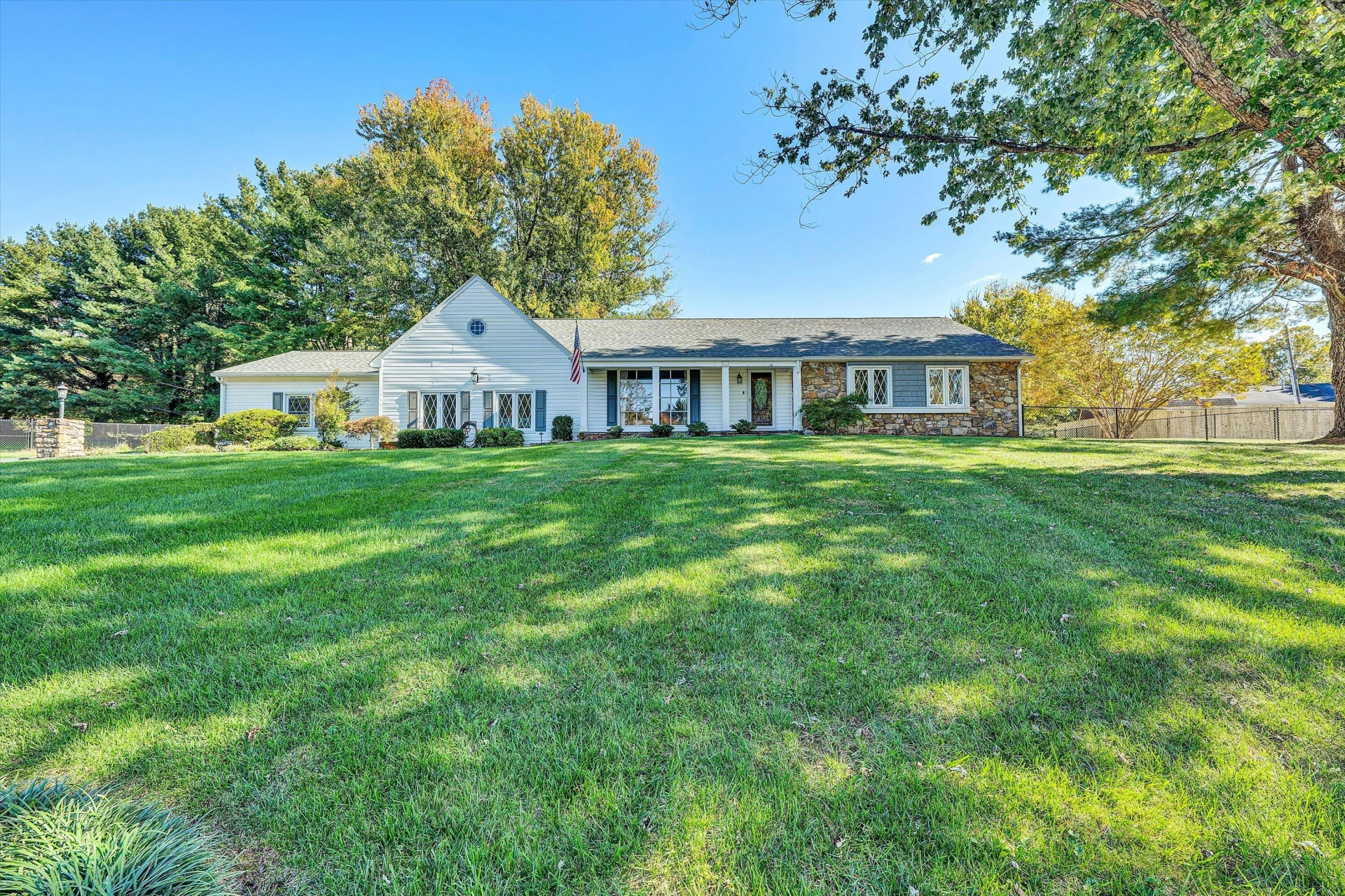 227 Ivy LN - Photo 4