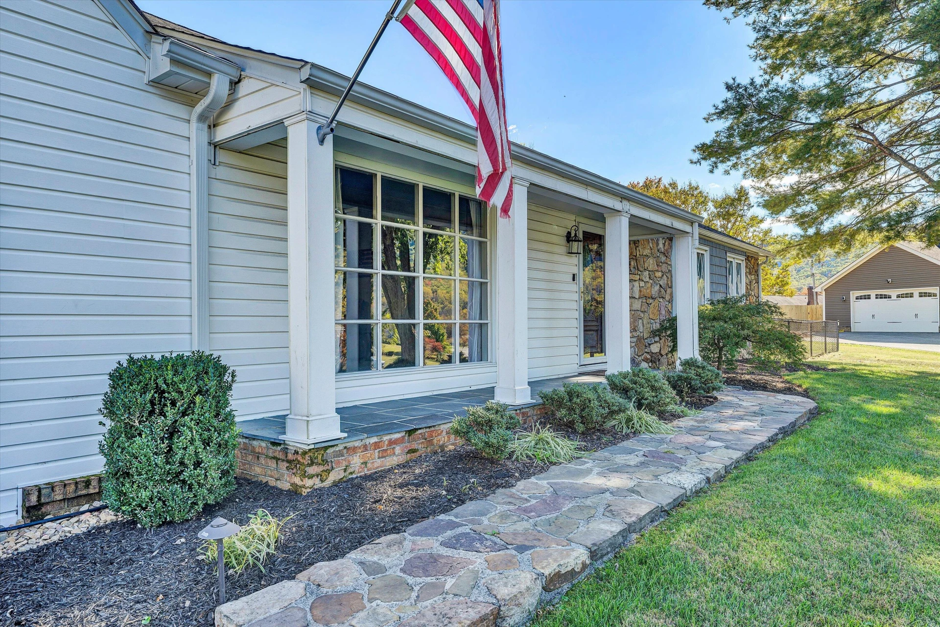 227 Ivy LN - Photo 8