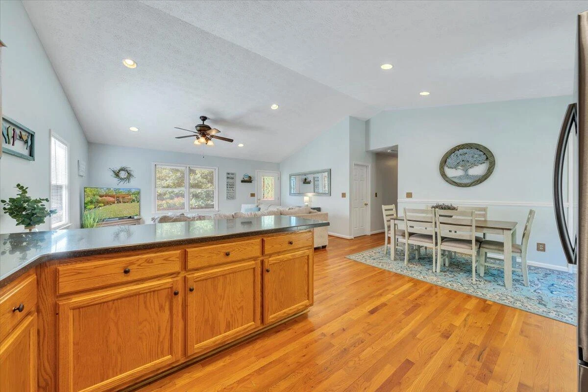 625 Claybanks DR - Photo 13