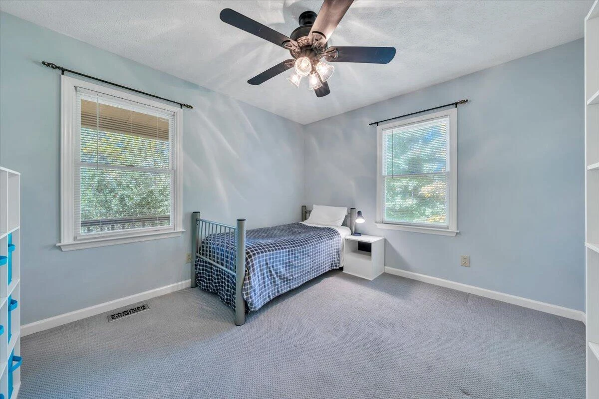 625 Claybanks DR - Photo 19