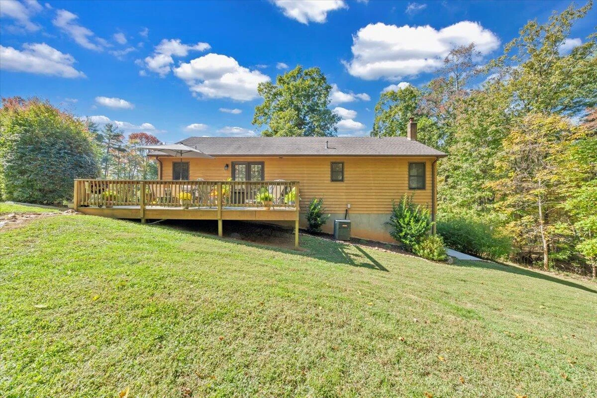625 Claybanks DR - Photo 32