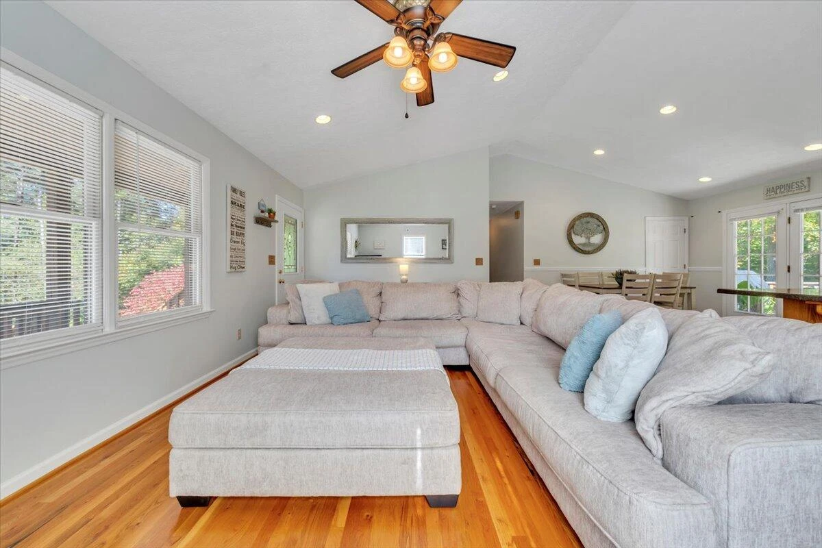 625 Claybanks DR - Photo 8