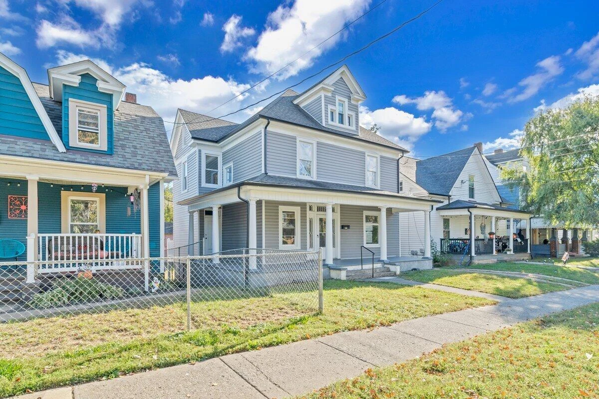 629 Highland AVE SE - Photo 2