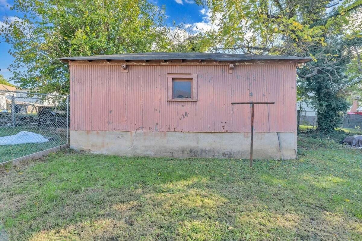 629 Highland AVE SE - Photo 20