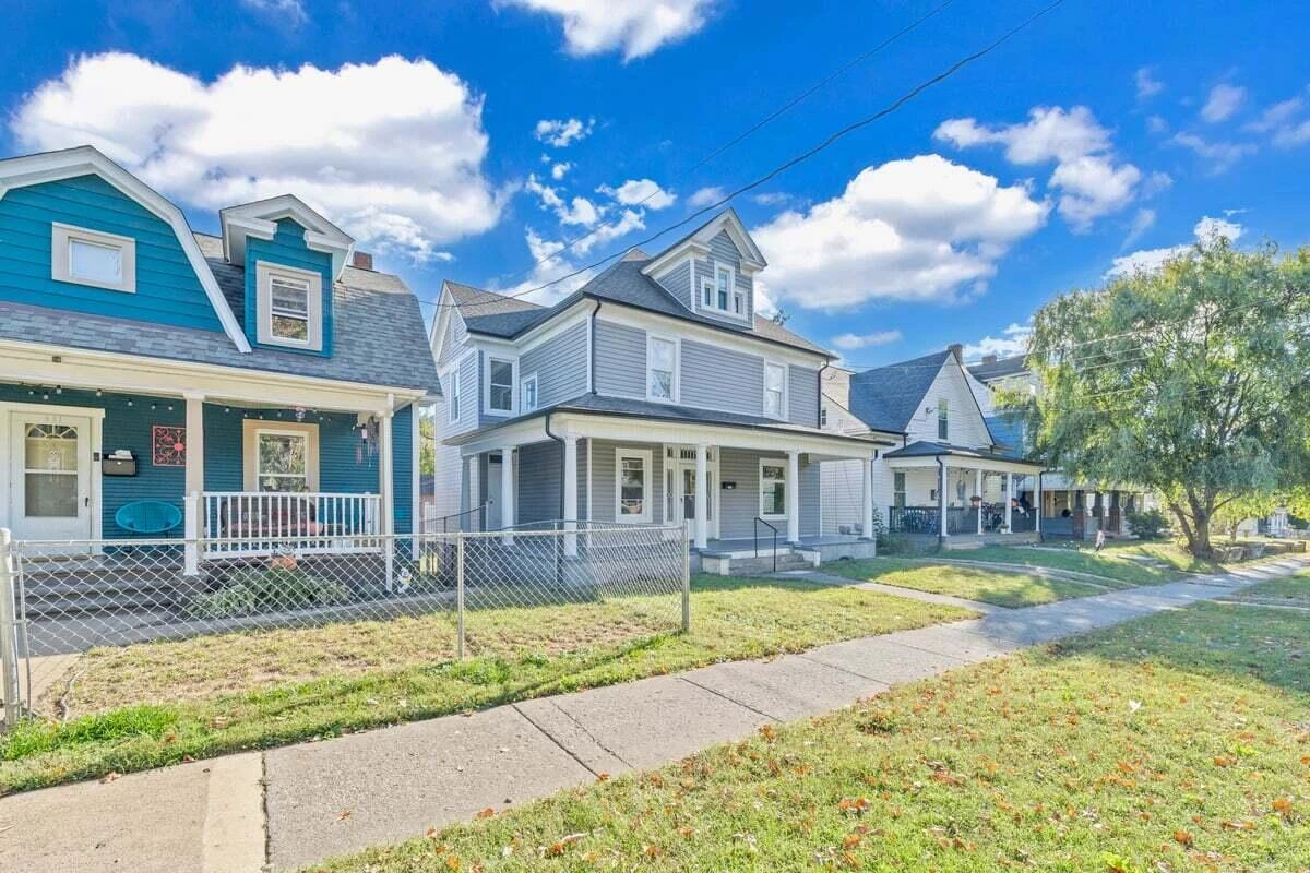 629 Highland AVE SE - Photo 3