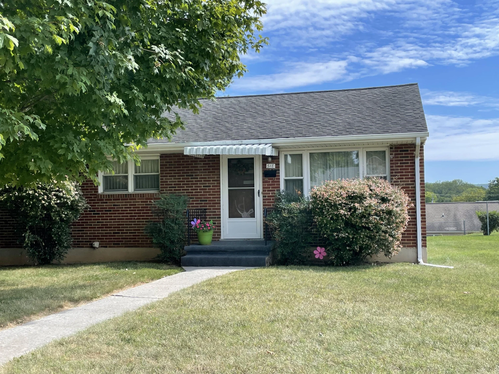 518 Pine ST - Photo 2