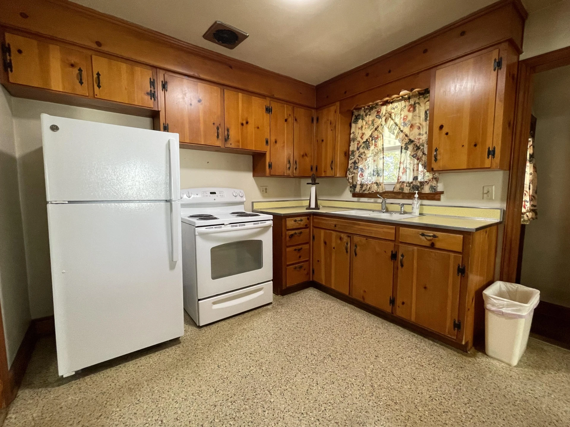 518 Pine ST - Photo 4