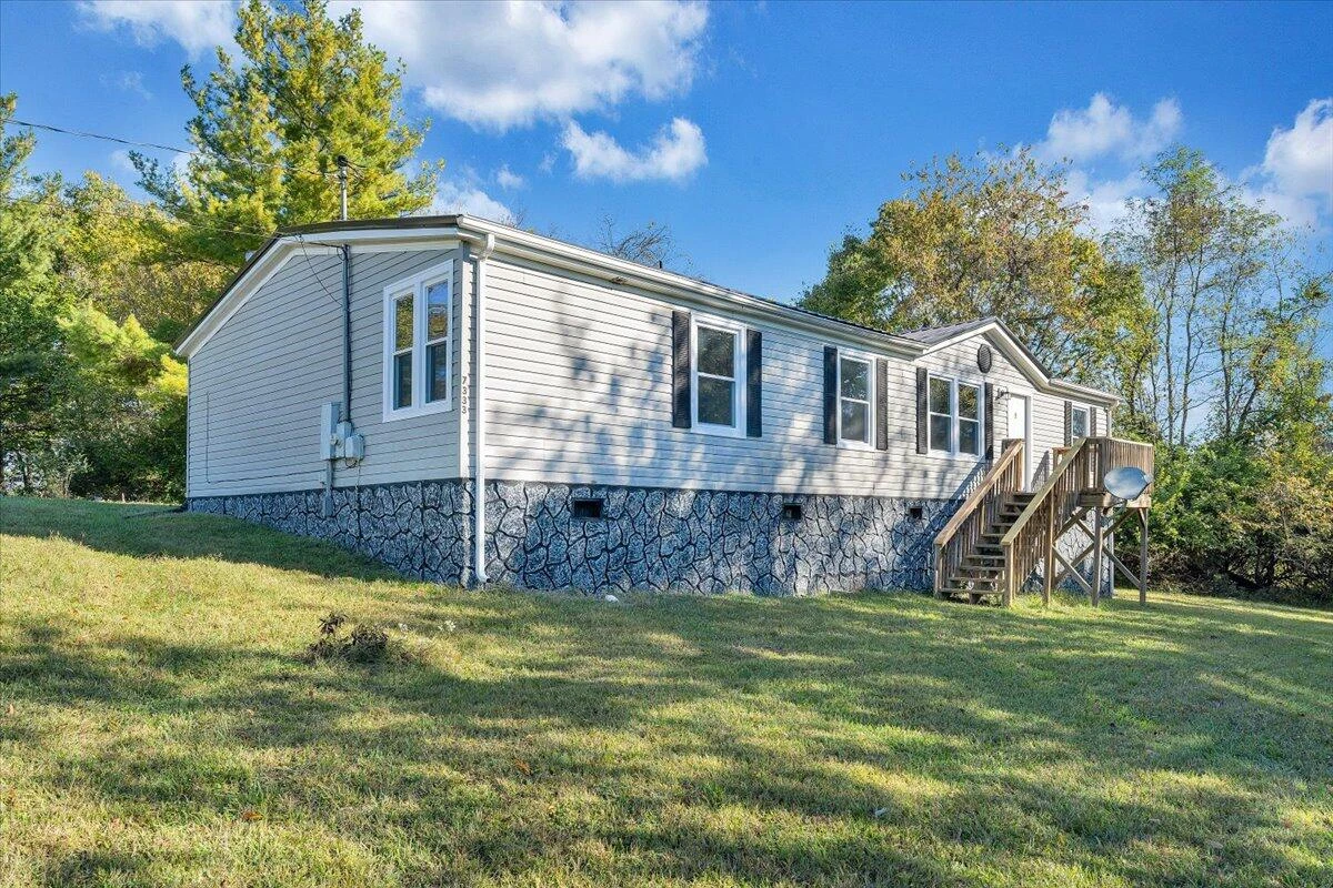7333 Manns DR - Photo 2