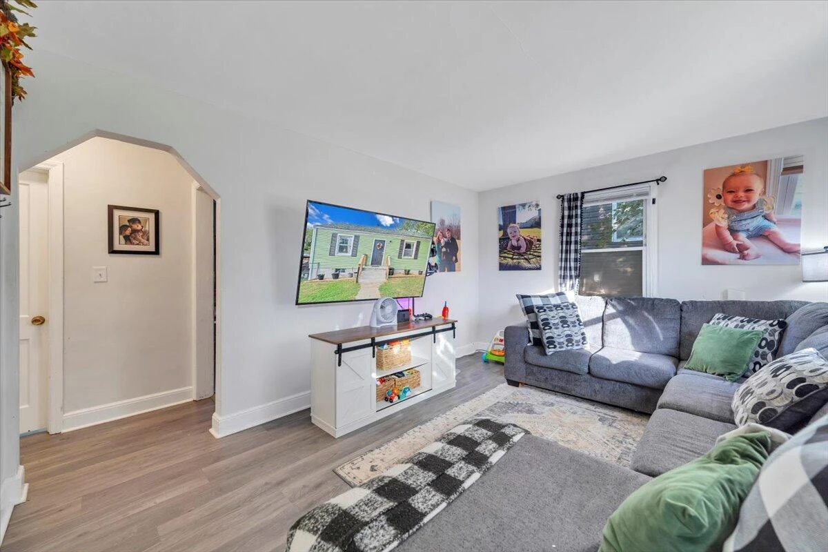 3927 Michigan AVE NW - Photo 2