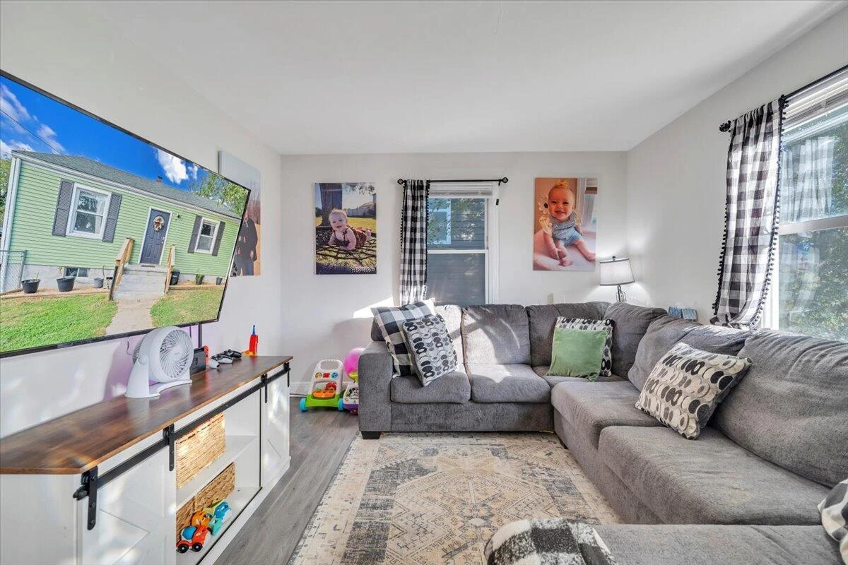 3927 Michigan AVE NW - Photo 3