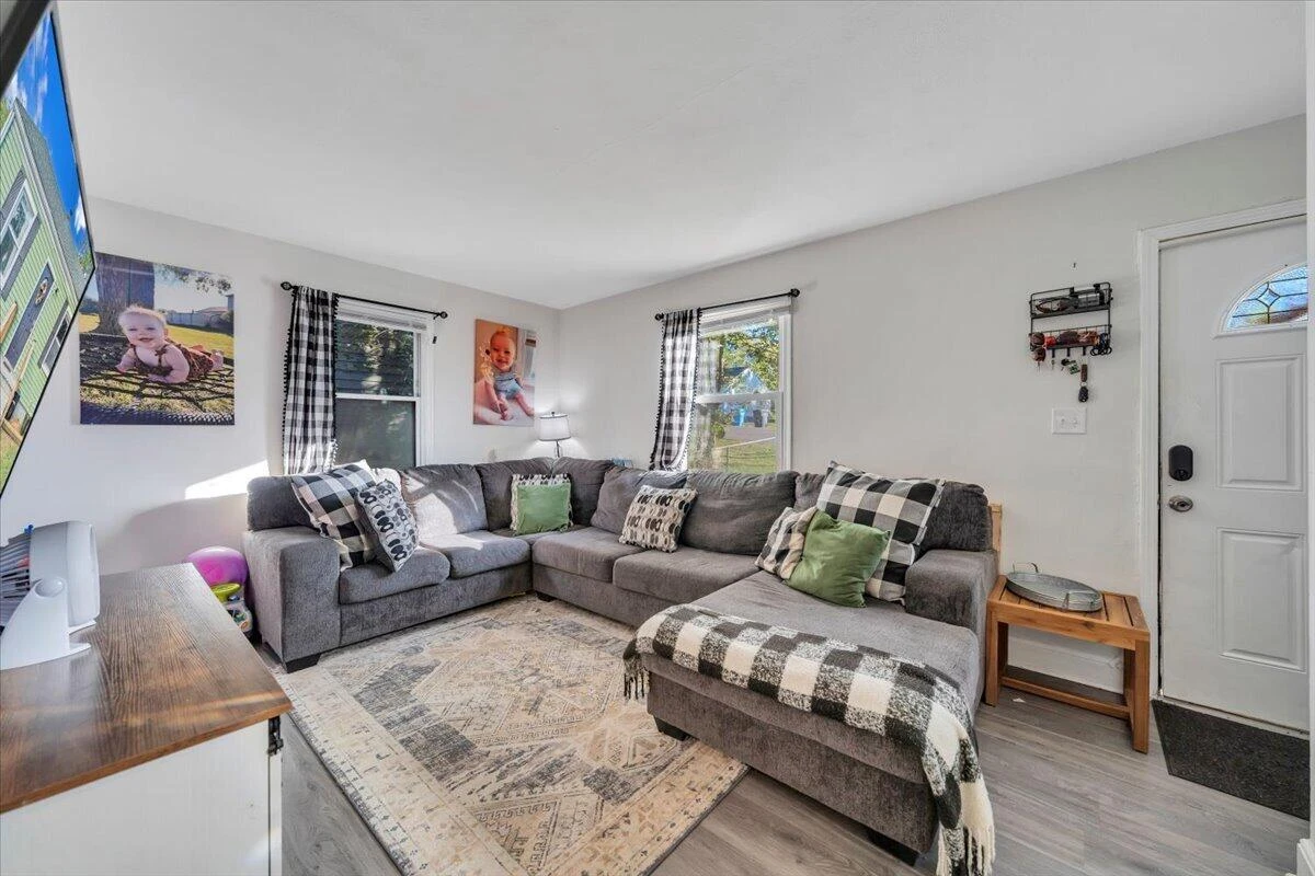 3927 Michigan AVE NW - Photo 4