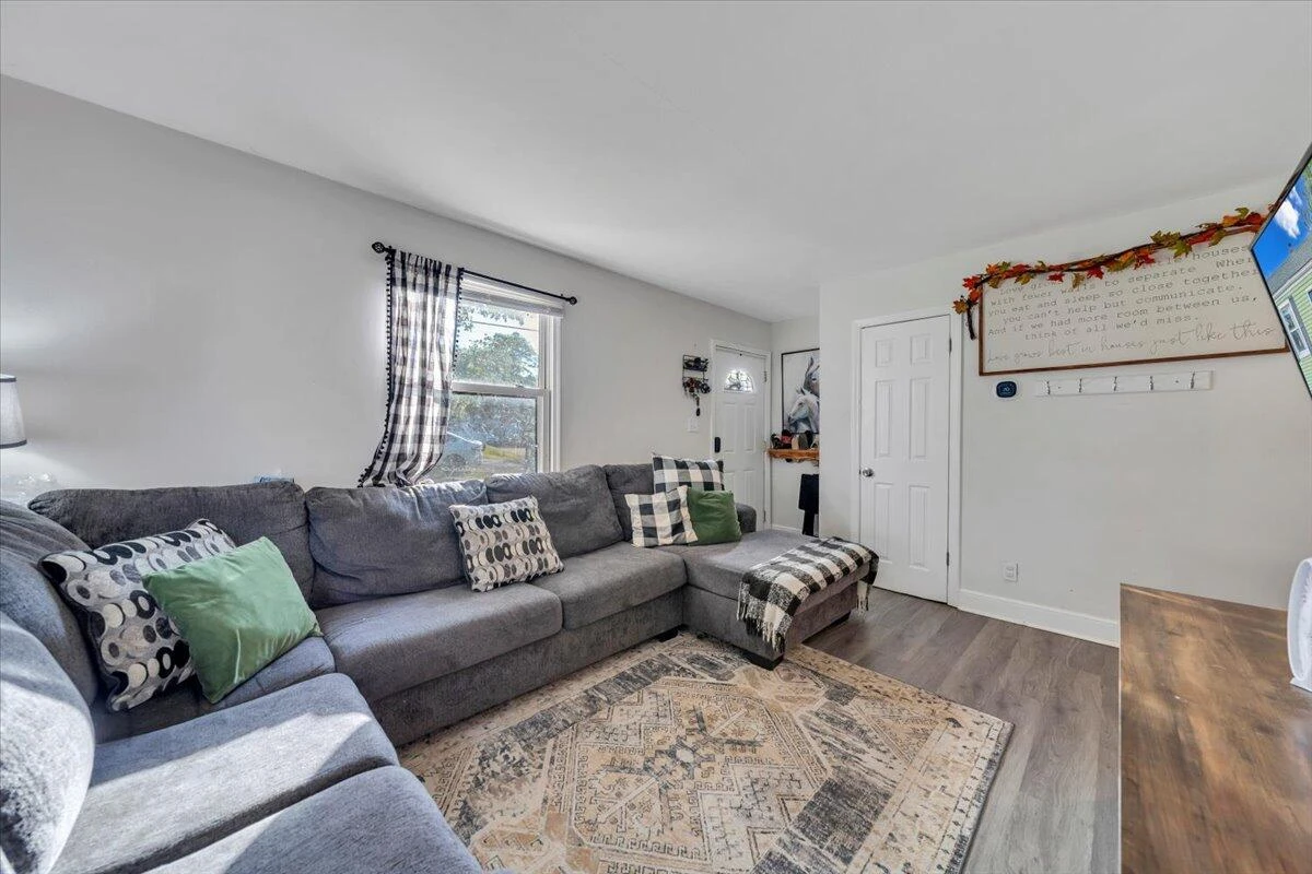 3927 Michigan AVE NW - Photo 5