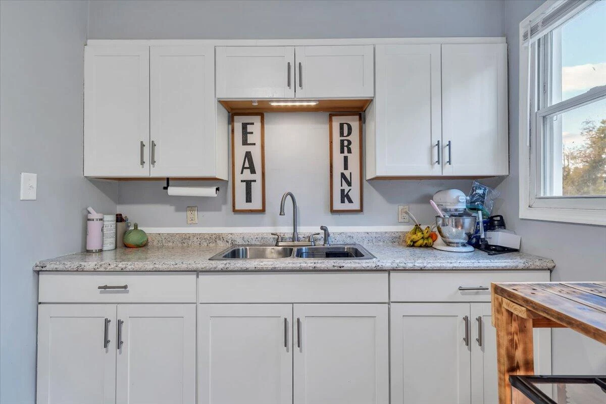 3927 Michigan AVE NW - Photo 8