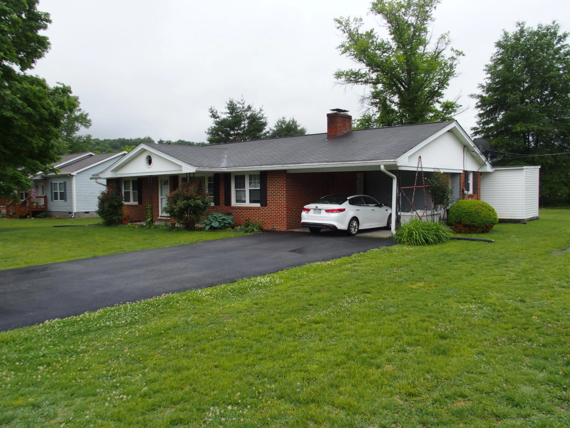 107 LILAC DR - Photo 2