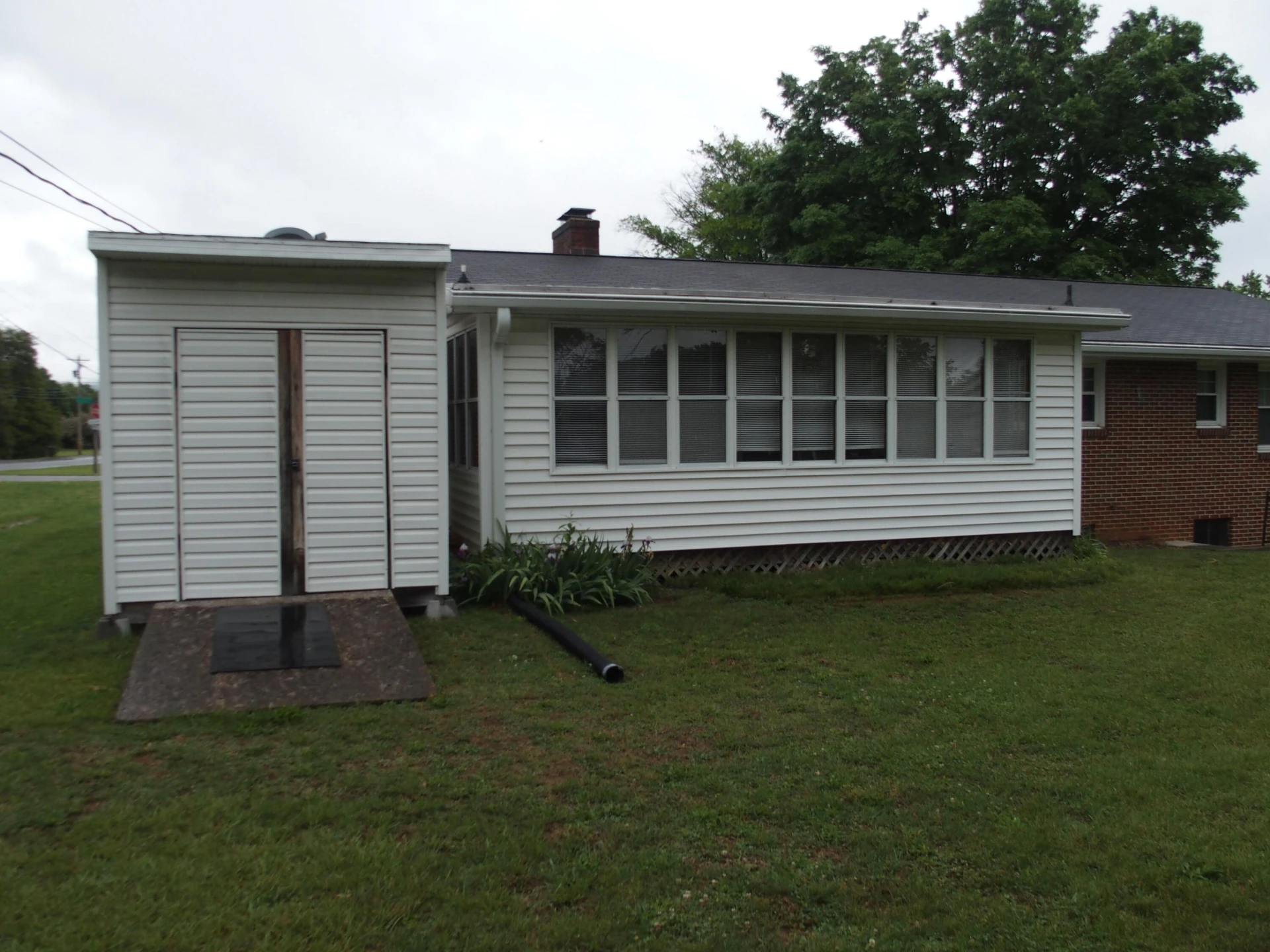 107 LILAC DR - Photo 4