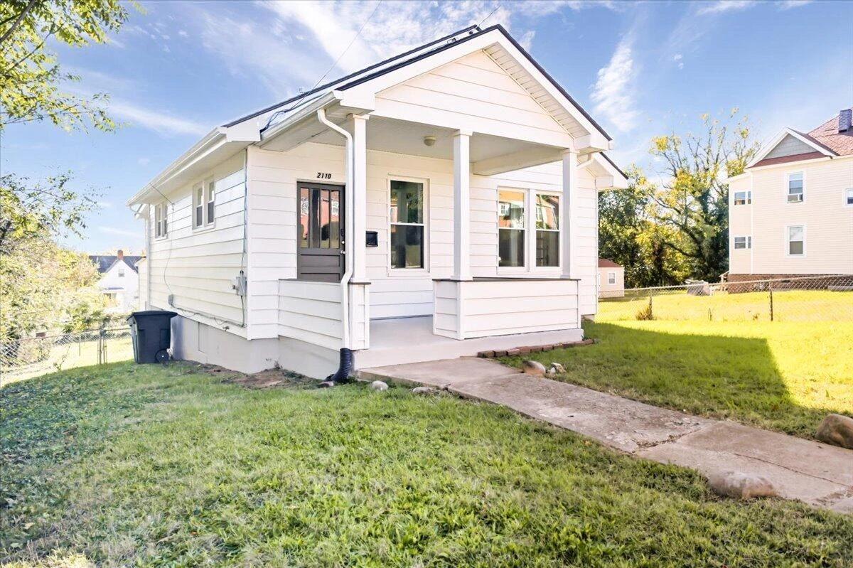 2110 Carroll AVE NW - Photo 3