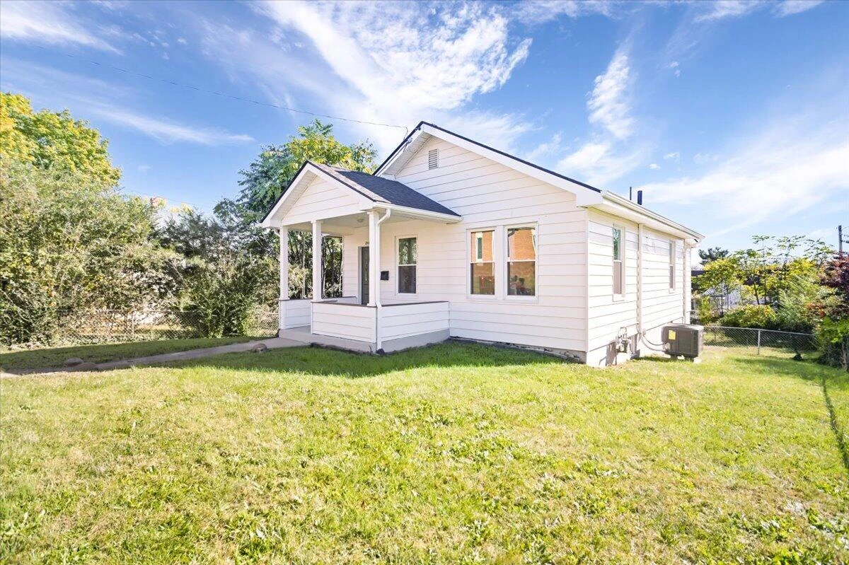 2110 Carroll AVE NW - Photo 4