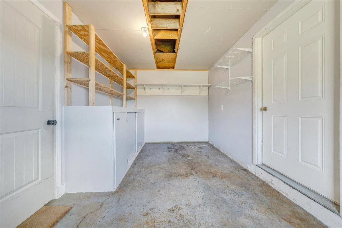 435 Suffolk LN - Photo 17