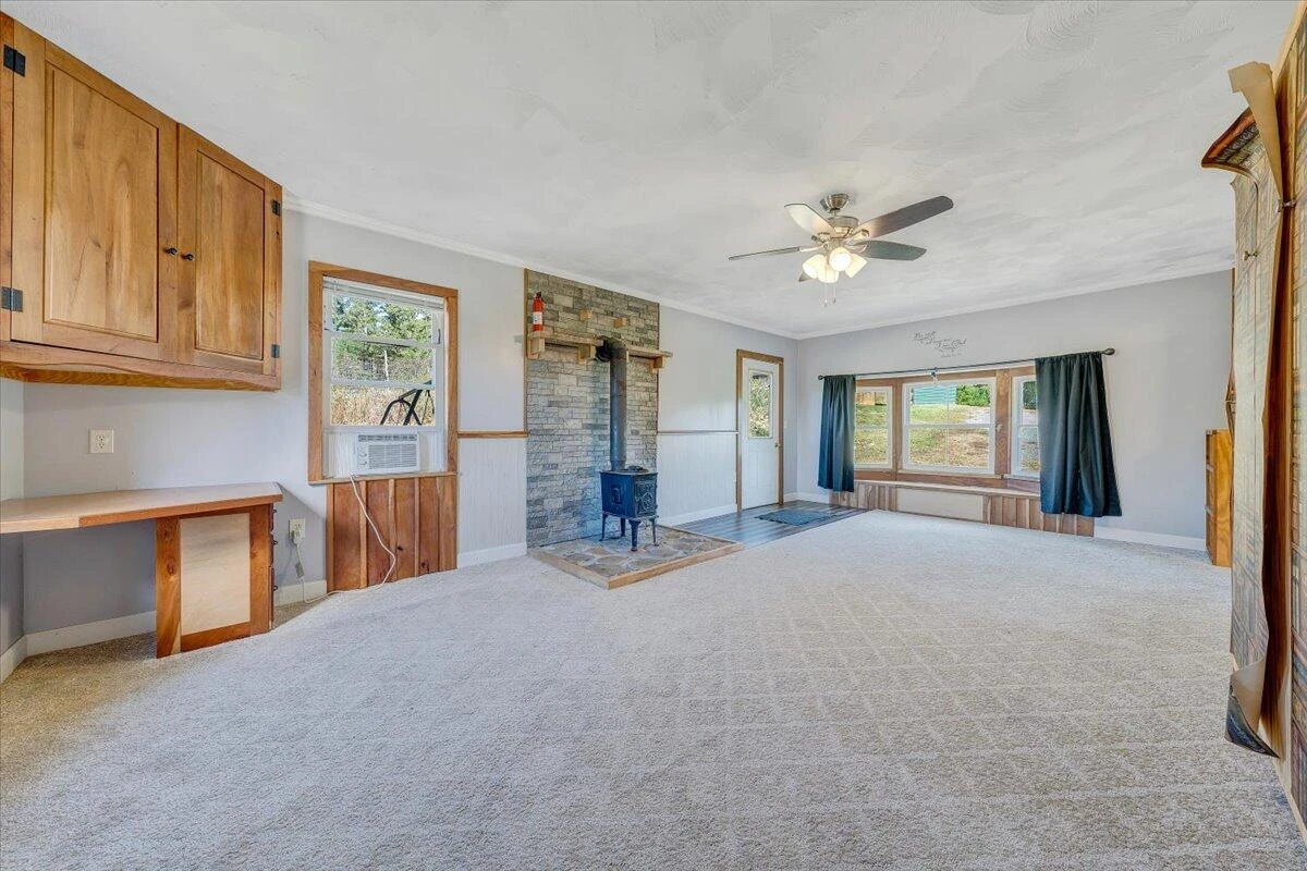 435 Suffolk LN - Photo 18