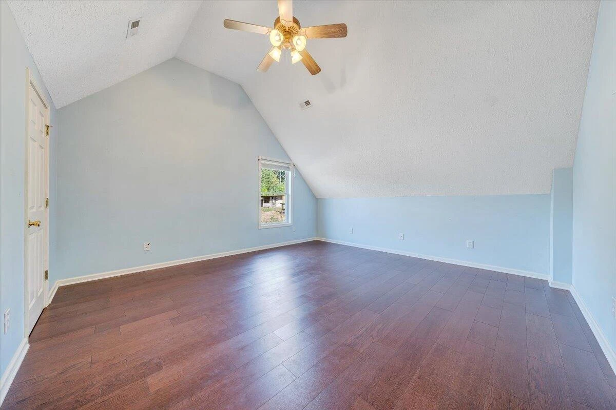 435 Suffolk LN - Photo 26