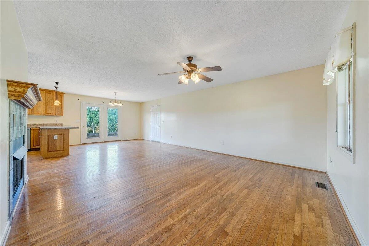 435 Suffolk LN - Photo 3